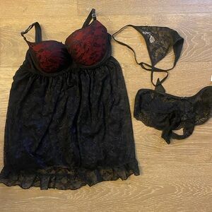 NWT Frederick’s of Hollywood Set Bustier Lace Corset Thong Crotchless Panties M